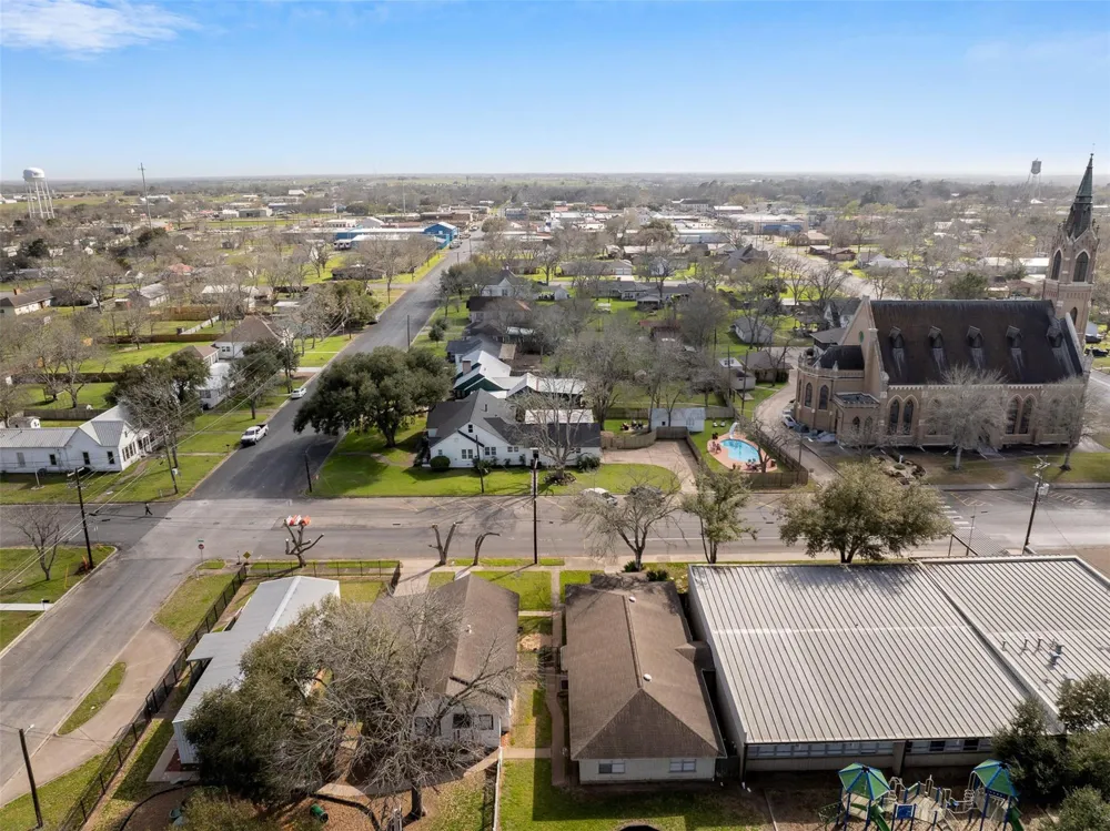 415 Mechanic Street Weimar, TX 78962