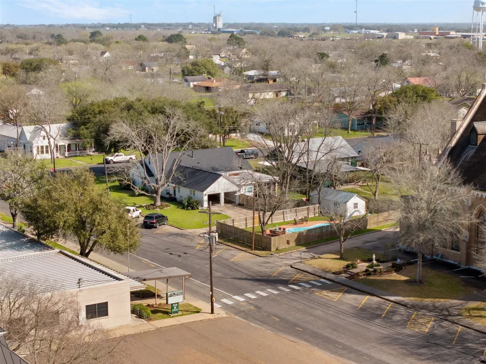 415 Mechanic Street Weimar, TX 78962