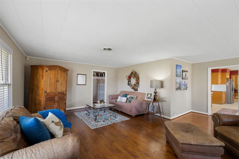 415 Mechanic Street Weimar, TX 78962