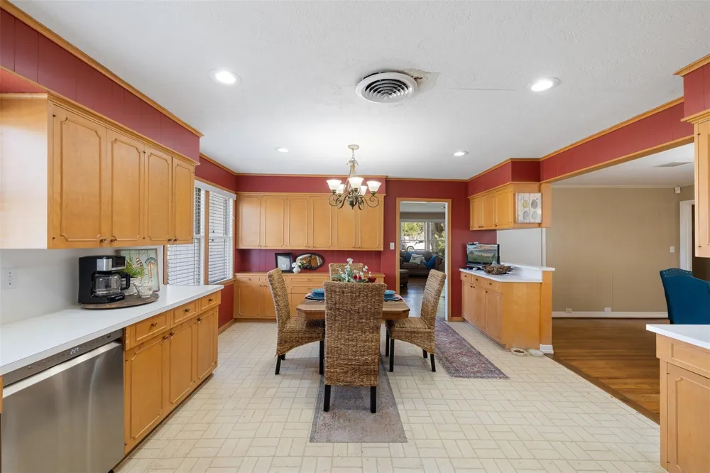 415 Mechanic Street Weimar, TX 78962