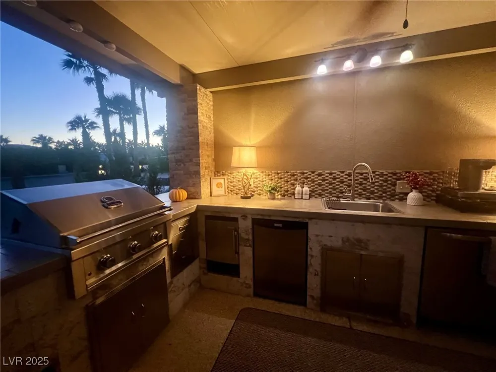 8175 Arville Street #4 Las Vegas, NV 89139