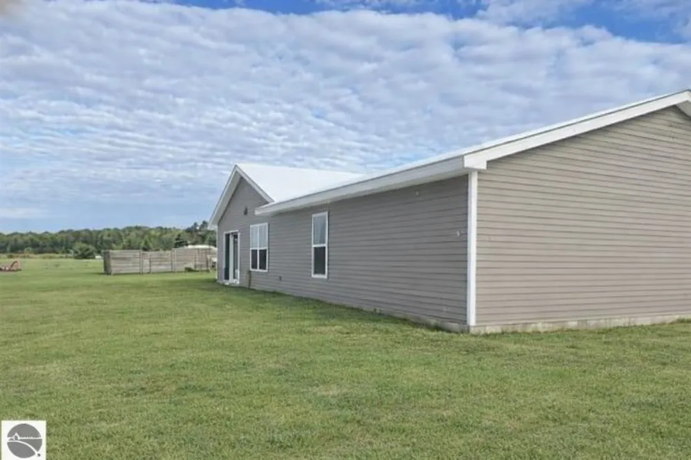 9068 Kingsfield Drive Mayfield Township, MI 49649