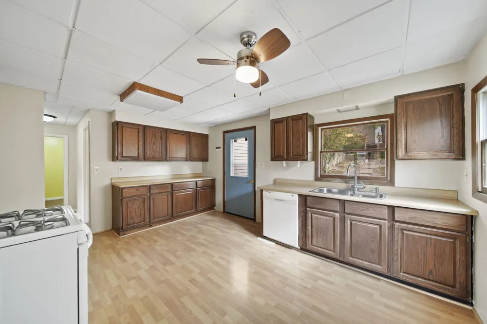 209 North Drive Brooklyn, MI 49230
