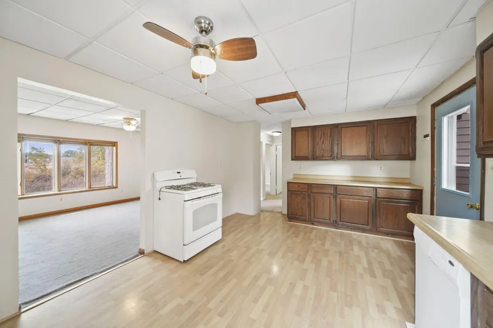 209 North Drive Brooklyn, MI 49230