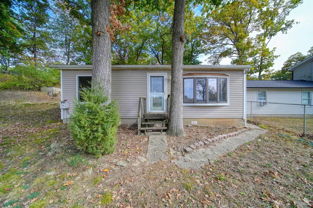 209 North Drive Brooklyn, MI 49230