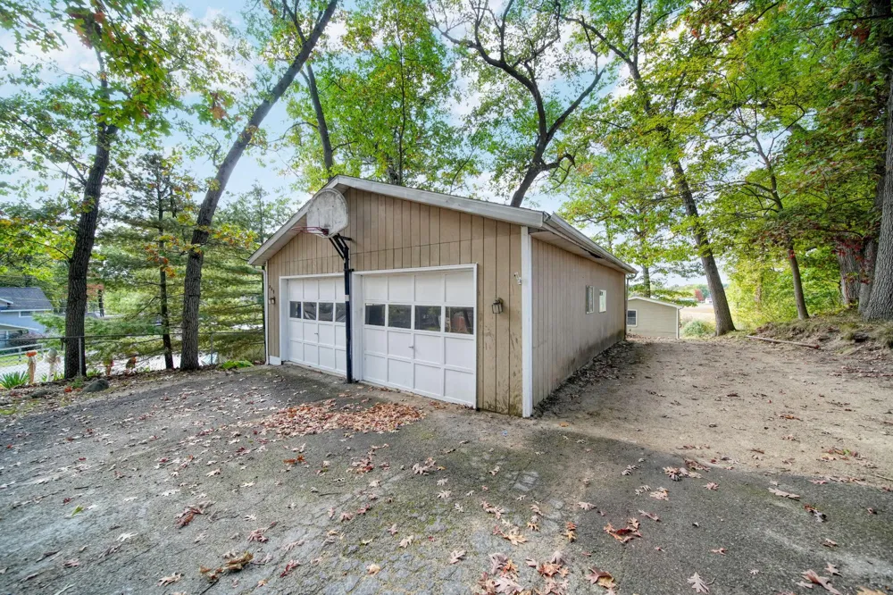 209 North Drive Brooklyn, MI 49230