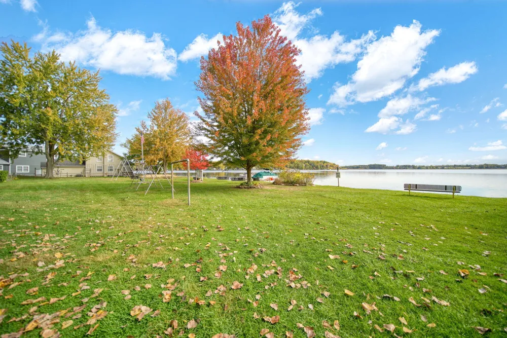 209 North Drive Brooklyn, MI 49230