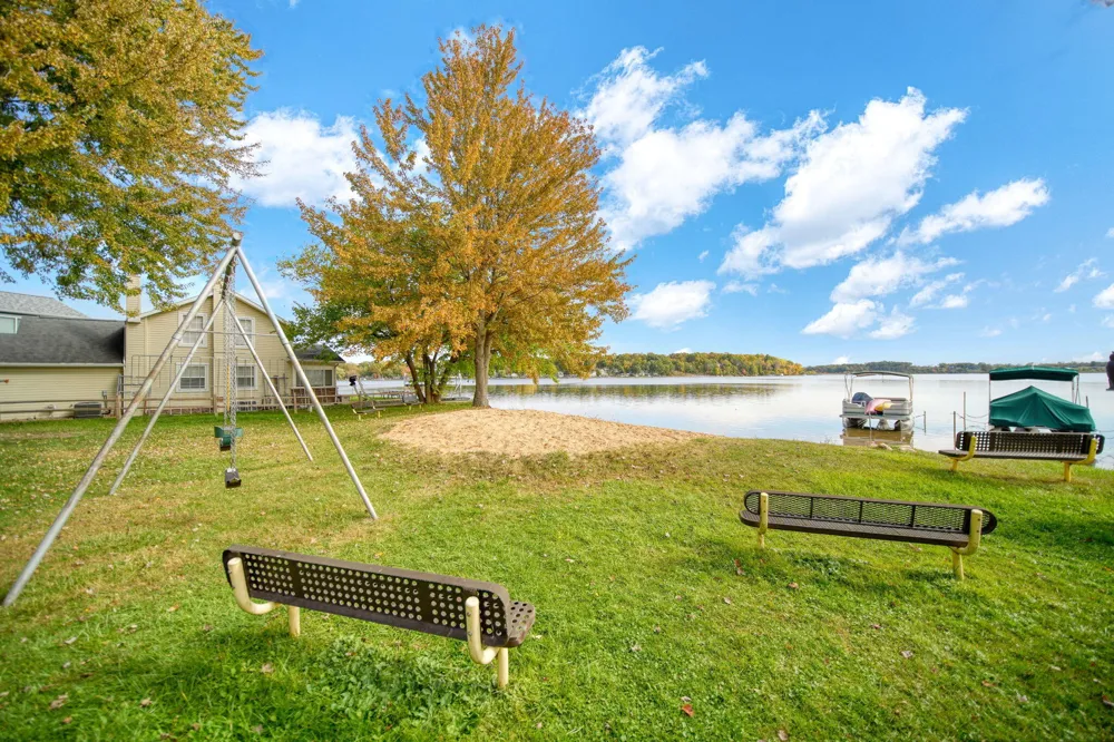209 North Drive Brooklyn, MI 49230