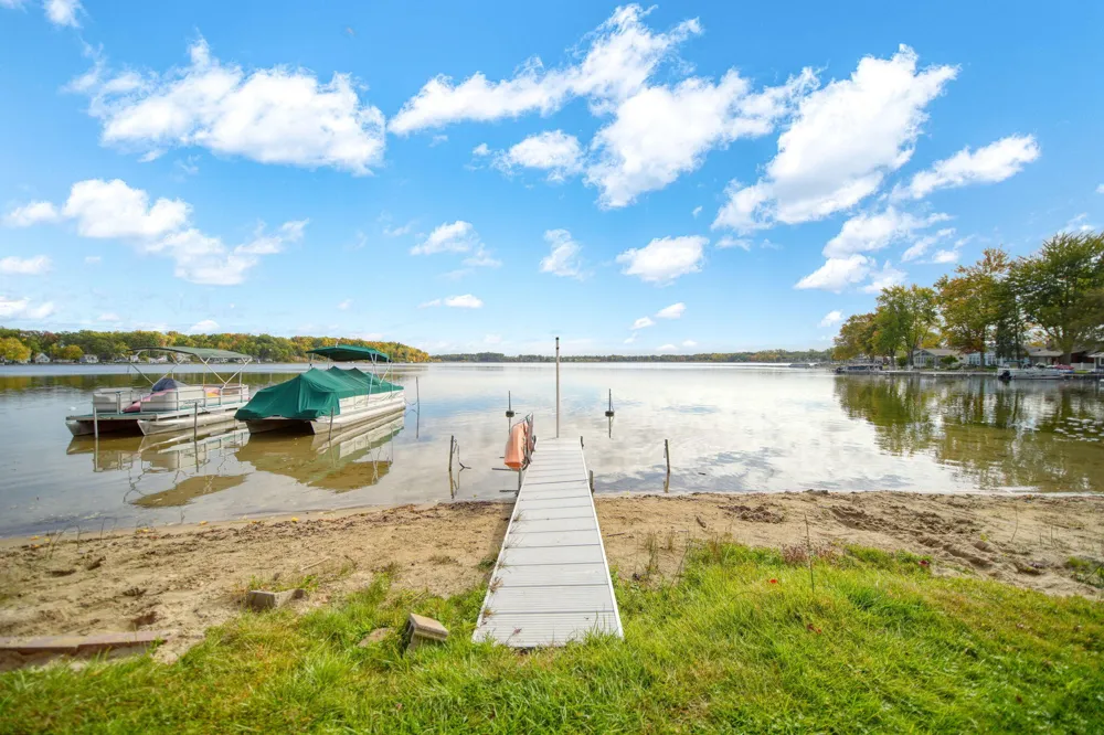 209 North Drive Brooklyn, MI 49230