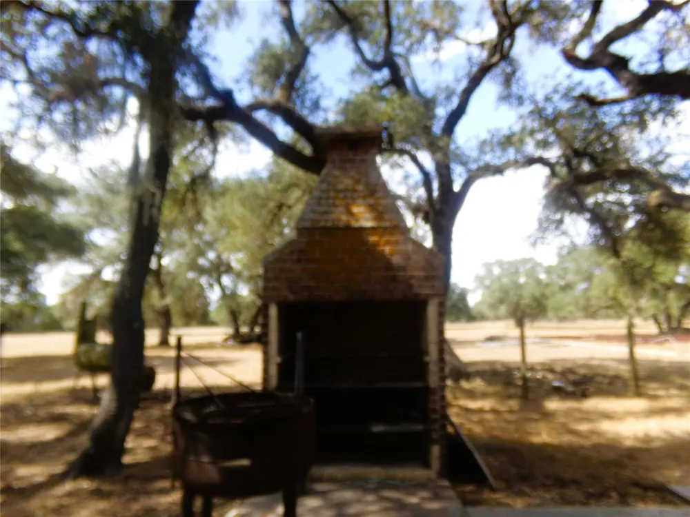 1567 Cr 123f Hallettsville, TX 77964