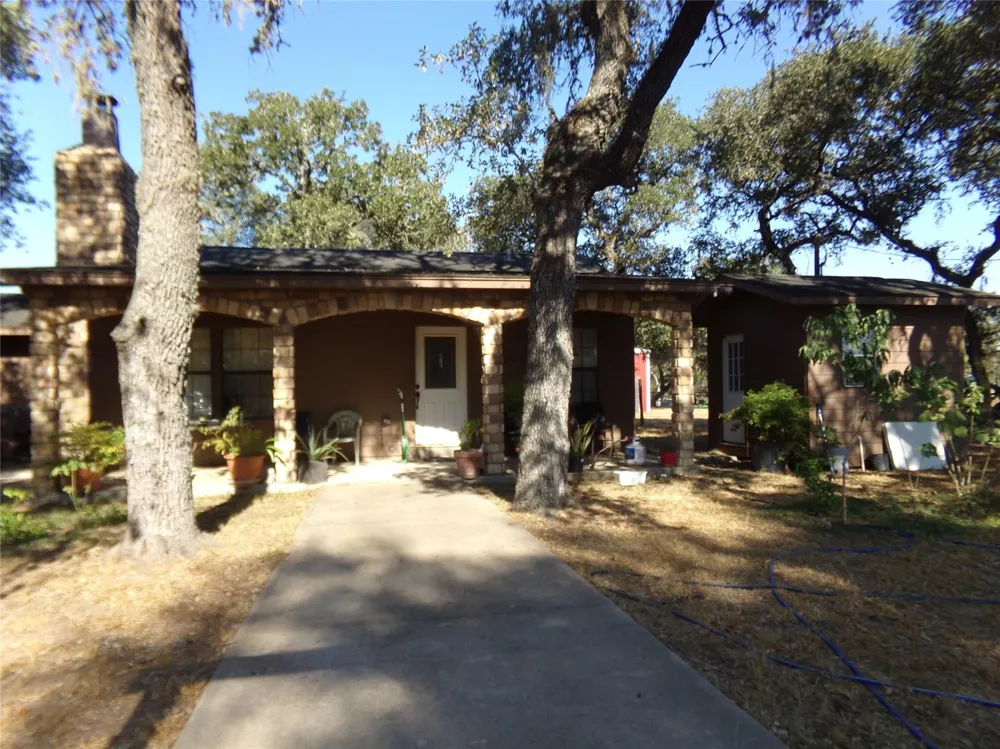 1567 Cr 123f Hallettsville, TX 77964