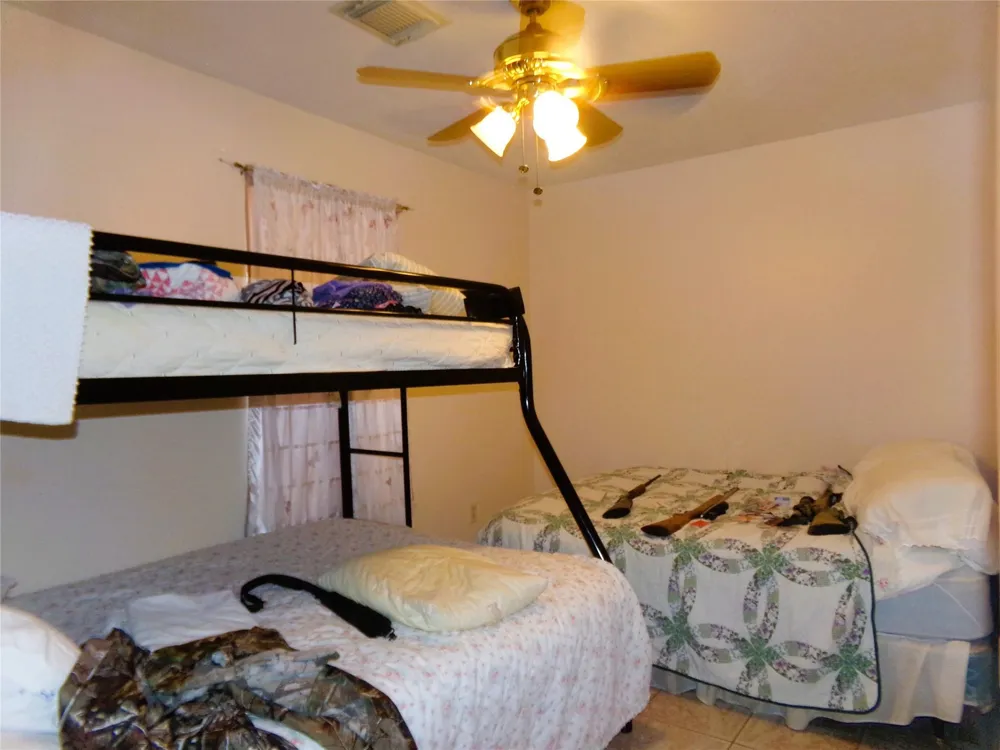 1567 Cr 123f Hallettsville, TX 77964