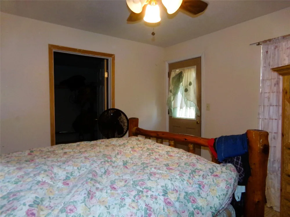 1567 Cr 123f Hallettsville, TX 77964