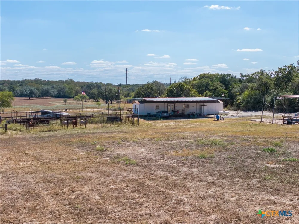 2135 Mule Creek Road Harwood, TX 78632