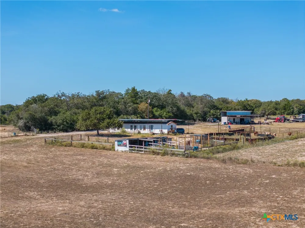 2135 Mule Creek Road Harwood, TX 78632