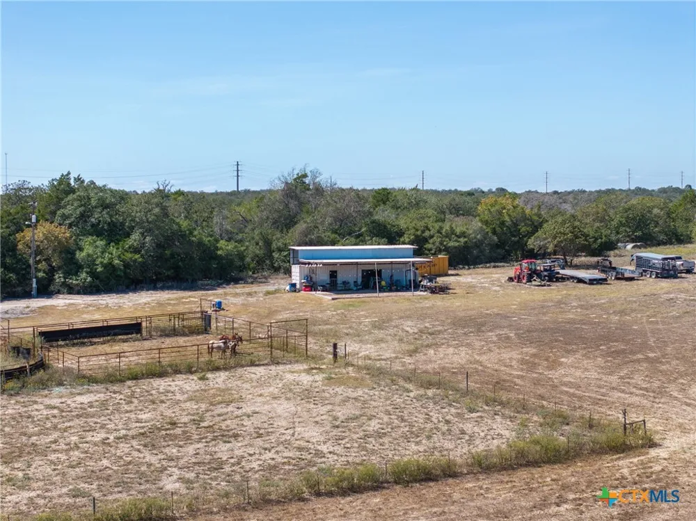 2135 Mule Creek Road Harwood, TX 78632