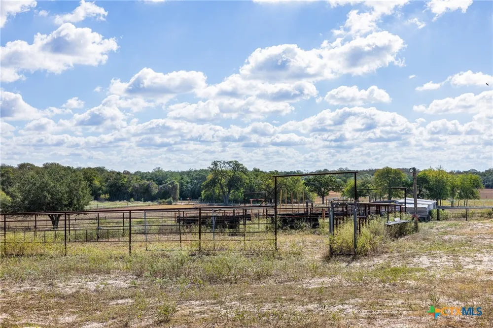 2135 Mule Creek Road Harwood, TX 78632