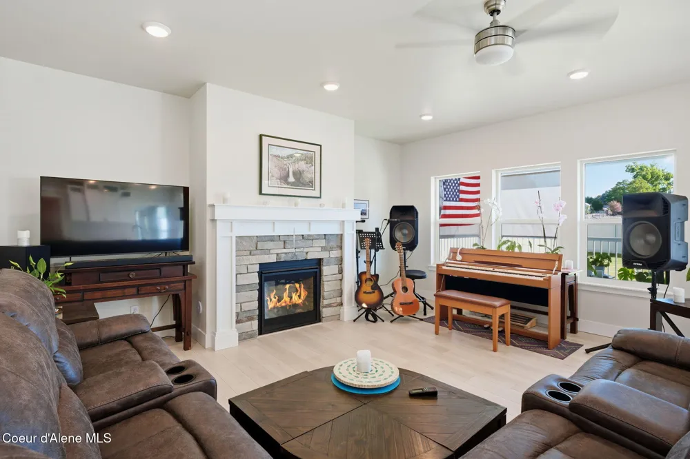 1389 E Ezra Avenue Hayden, ID 83835