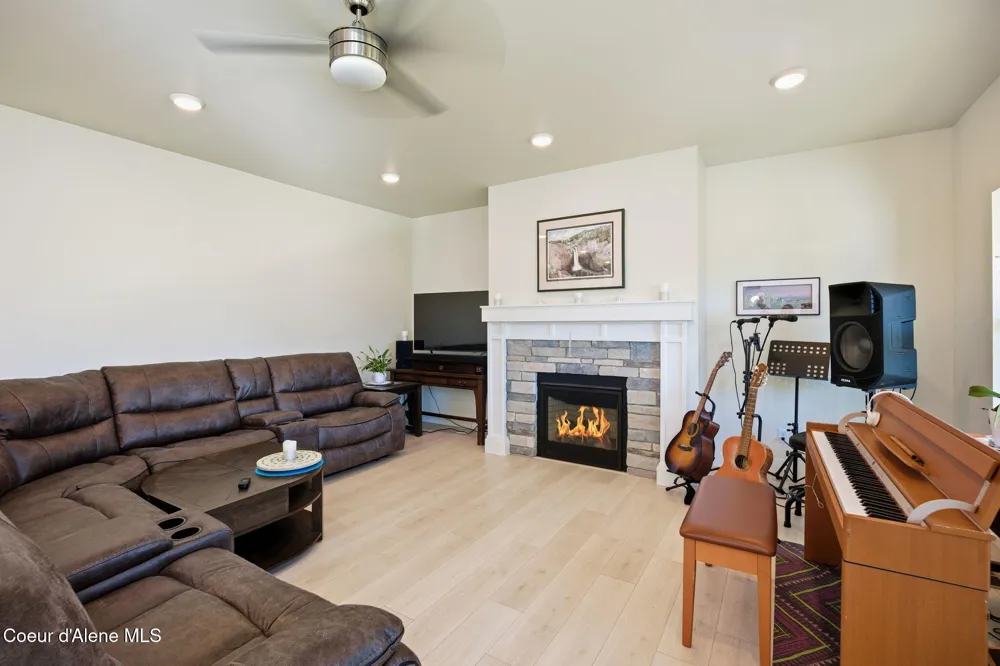 1389 E Ezra Avenue Hayden, ID 83835