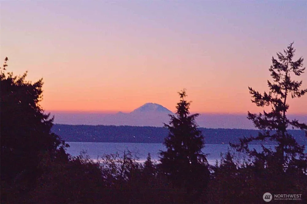 3681 Kingston Court Clinton, WA 98236