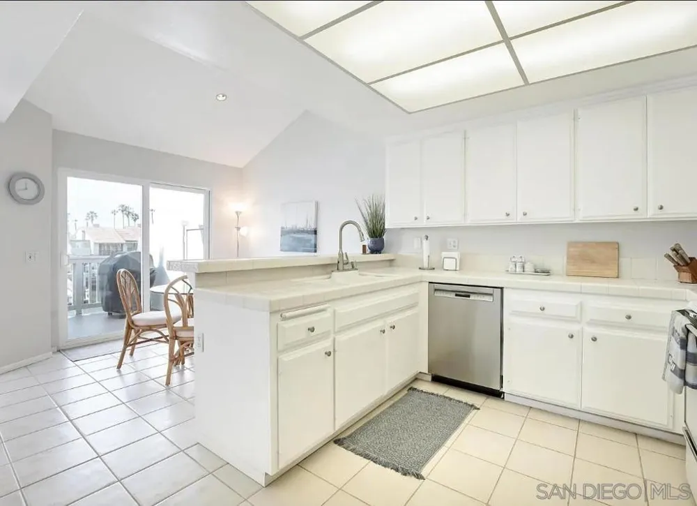 66 W KINGSTON CT Coronado, CA 92118