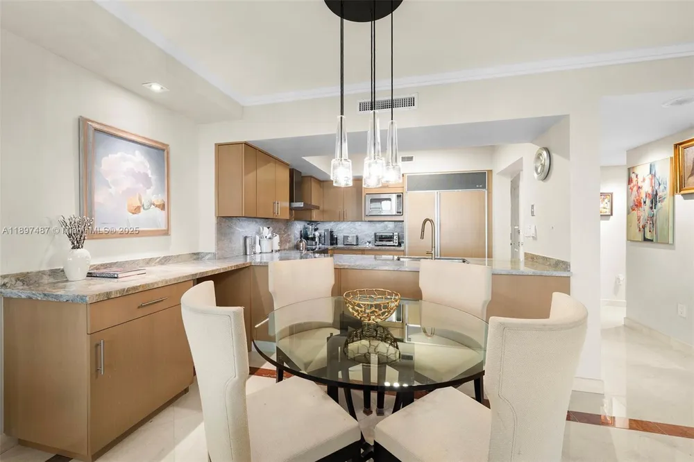 1455 Ocean Dr #1003 Miami Beach, FL 33139