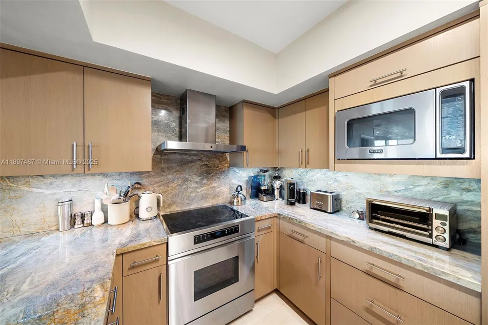 1455 Ocean Dr #1003 Miami Beach, FL 33139