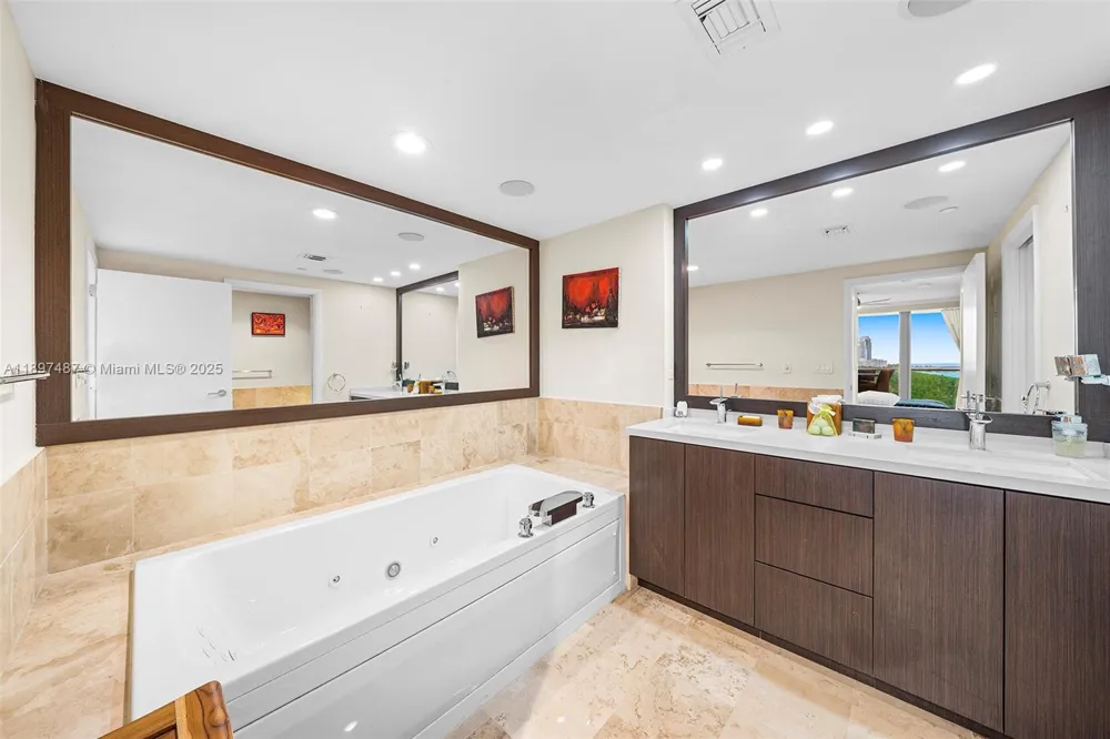 1455 Ocean Dr #1003 Miami Beach, FL 33139