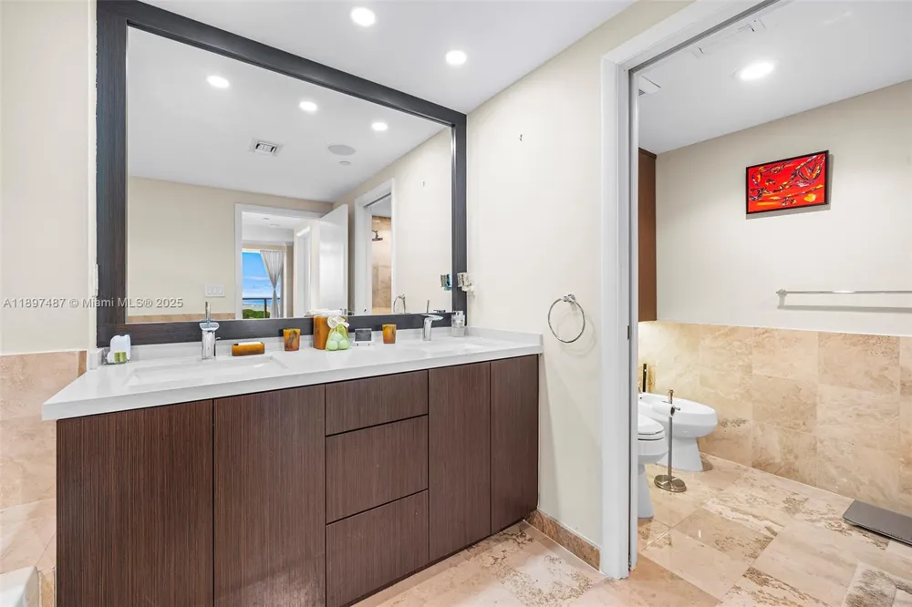 1455 Ocean Dr #1003 Miami Beach, FL 33139