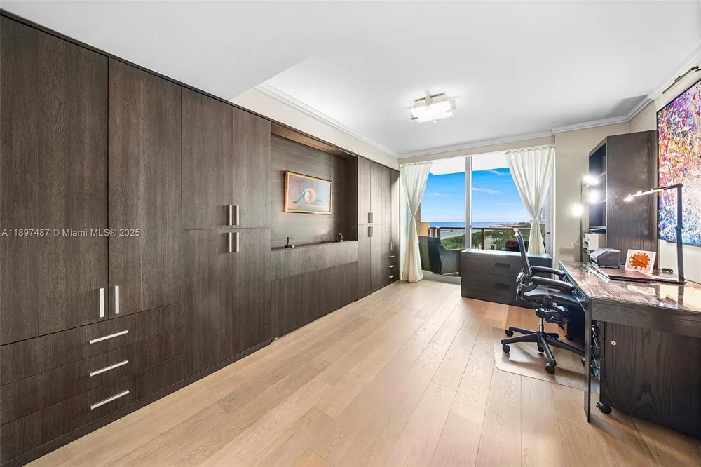 1455 Ocean Dr #1003 Miami Beach, FL 33139