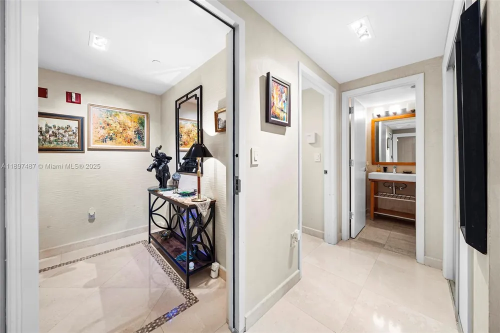 1455 Ocean Dr #1003 Miami Beach, FL 33139