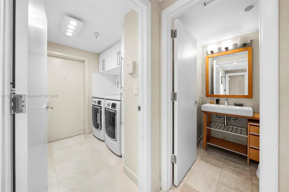 1455 Ocean Dr #1003 Miami Beach, FL 33139