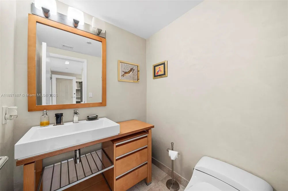 1455 Ocean Dr #1003 Miami Beach, FL 33139