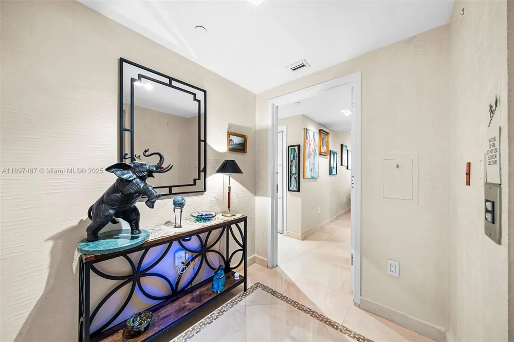 1455 Ocean Dr #1003 Miami Beach, FL 33139