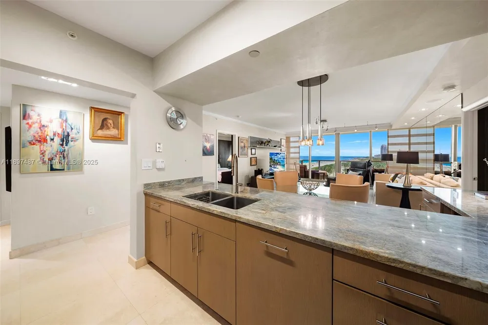 1455 Ocean Dr #1003 Miami Beach, FL 33139