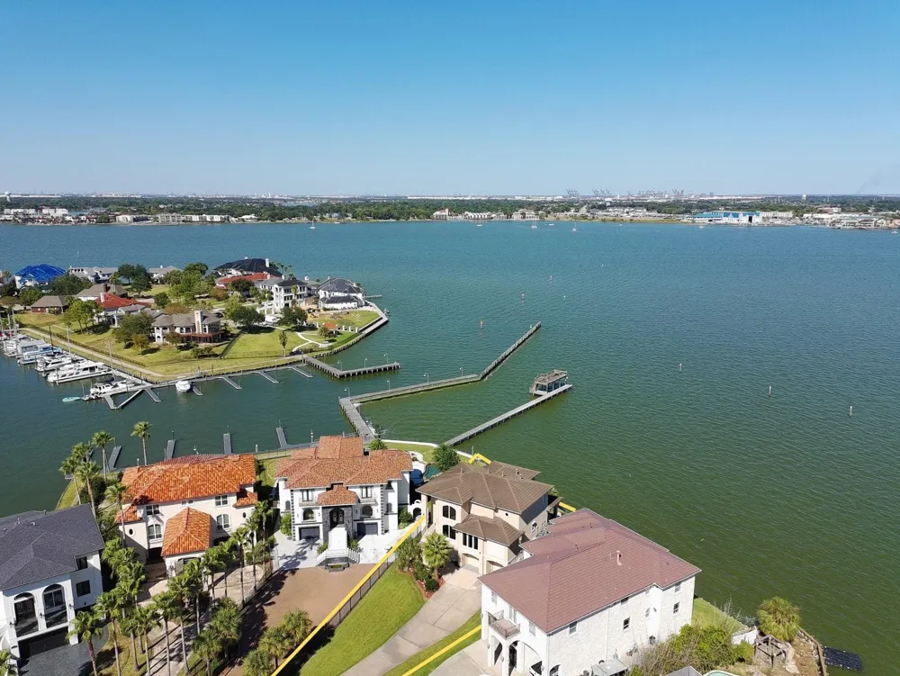 2242 Marina Way League City, TX 77565
