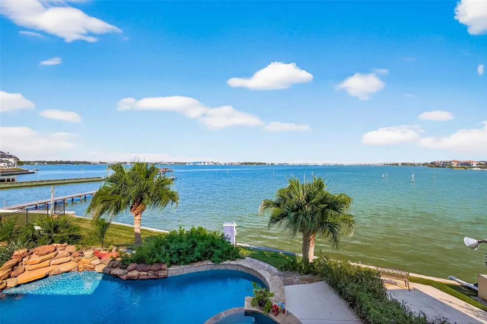 2242 Marina Way League City, TX 77565