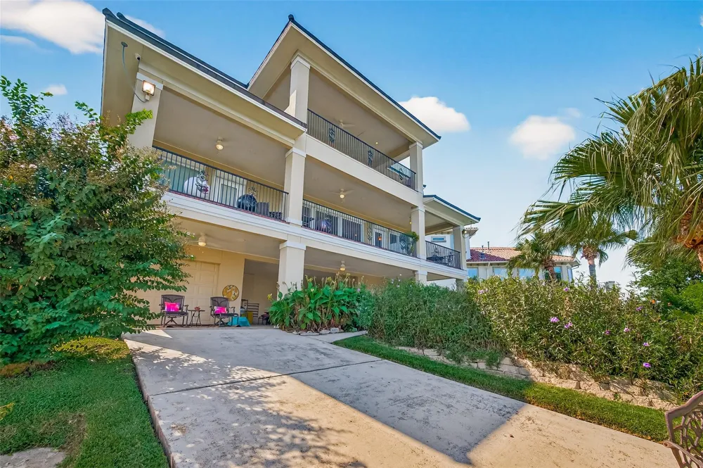 2242 Marina Way League City, TX 77565