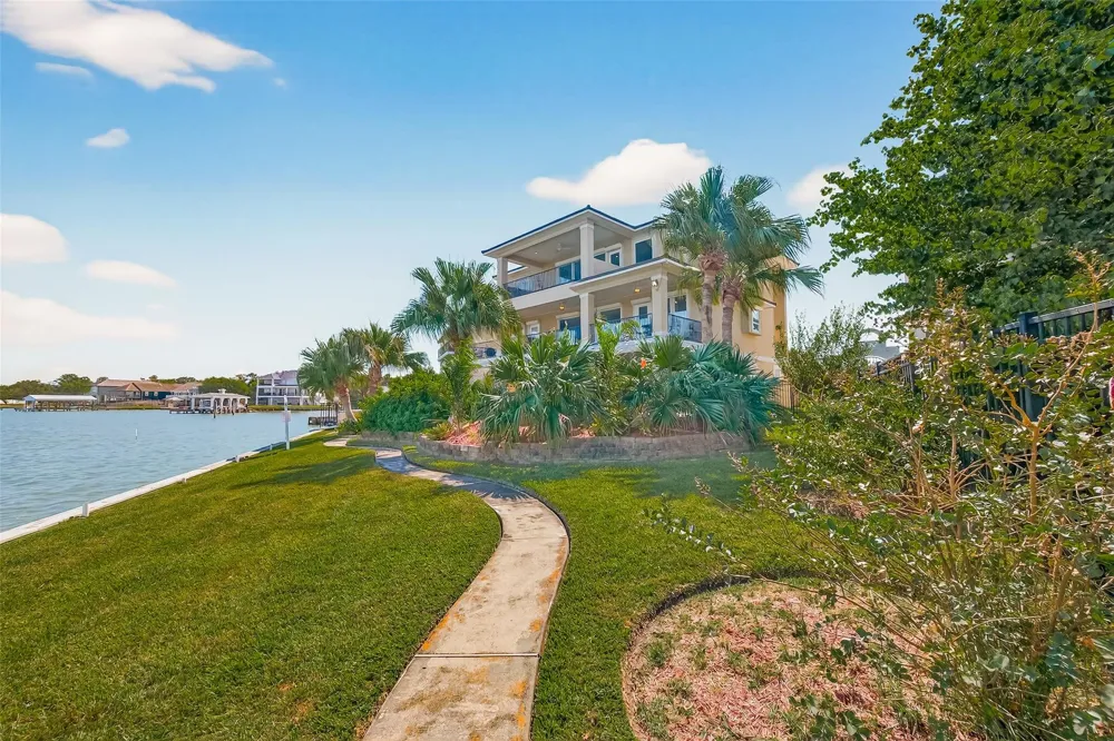 2242 Marina Way League City, TX 77565