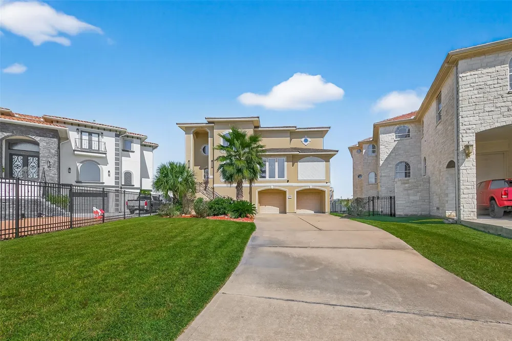 2242 Marina Way League City, TX 77565