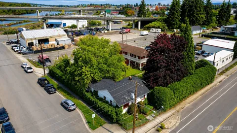 3520 Everett Avenue