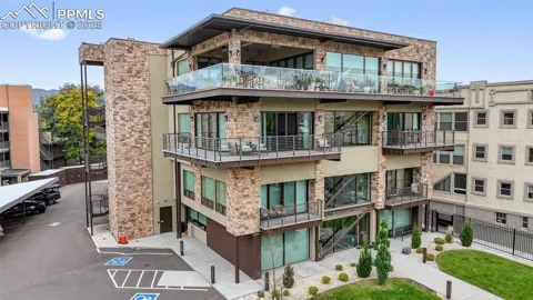 20 Boulder Crescent Street #202