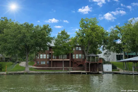 640 Woodlake