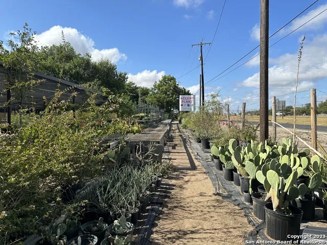 2700 SE Loop 410 San Antonio, TX 78222