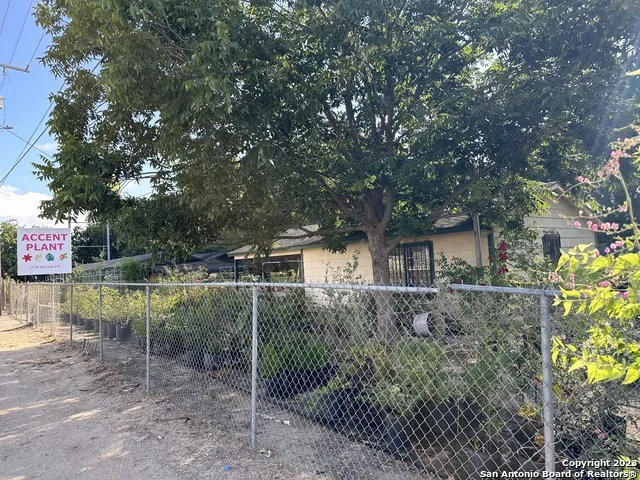 2700 SE Loop 410 San Antonio, TX 78222