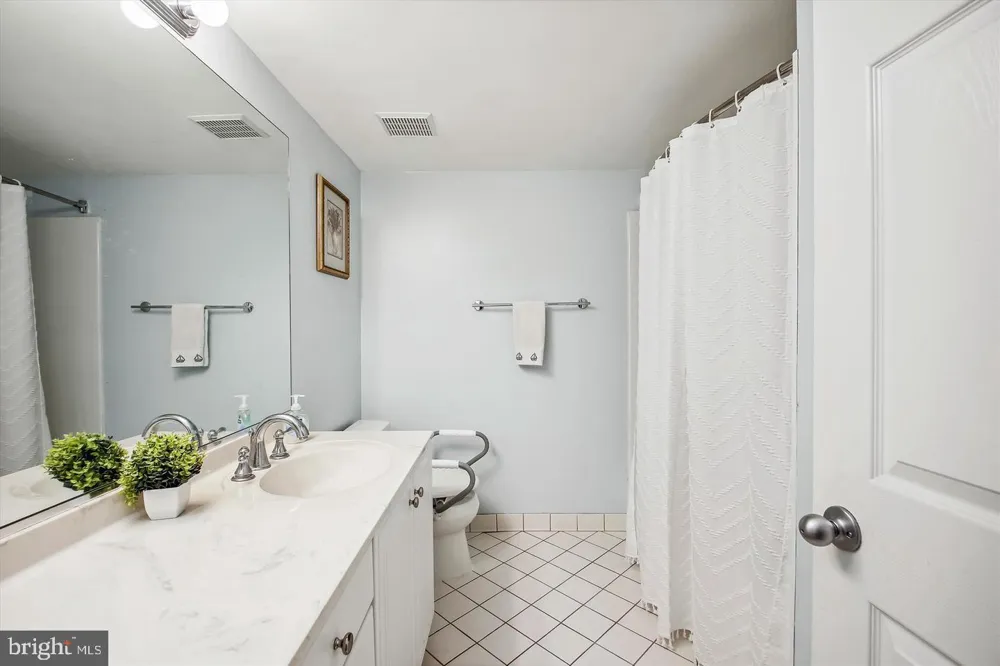 21 SILVERWOOD CIRCLE #4 Annapolis, MD 21403