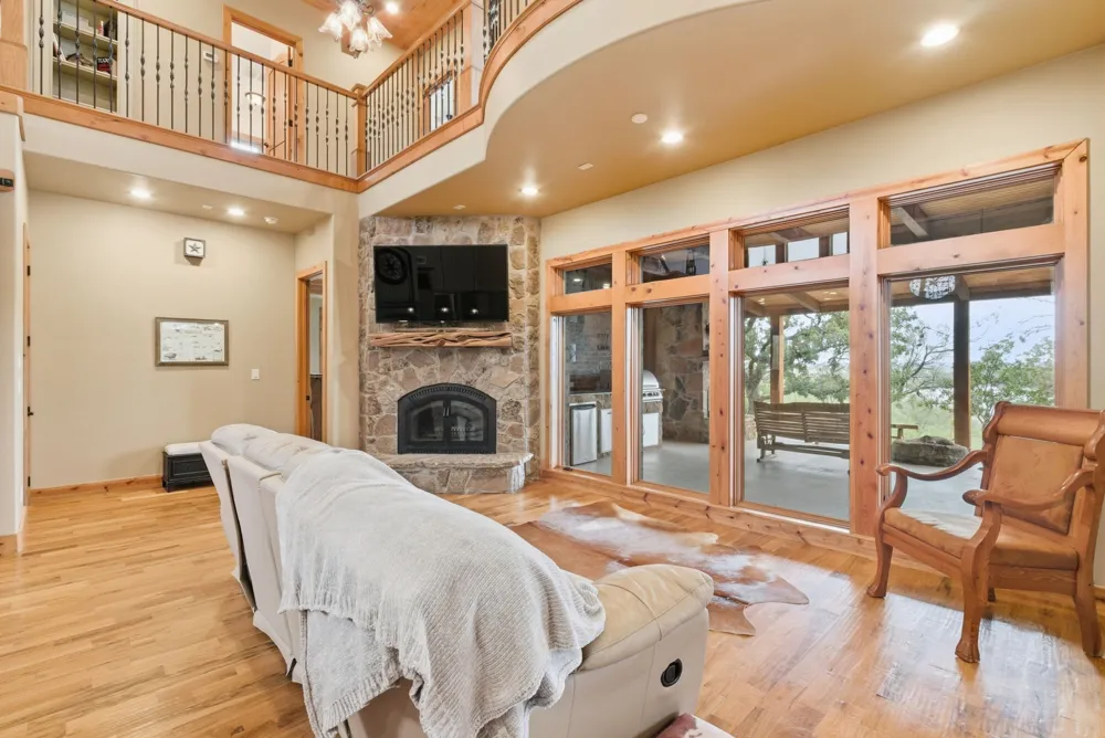 735 Gresham Lane Jacksboro, TX 76458