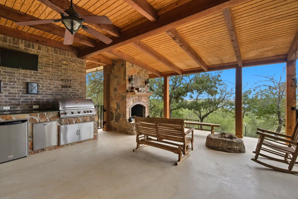 735 Gresham Lane Jacksboro, TX 76458