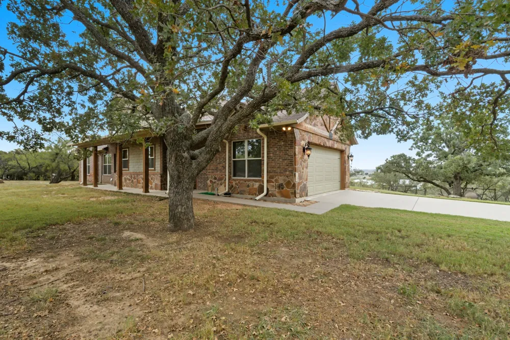 735 Gresham Lane Jacksboro, TX 76458