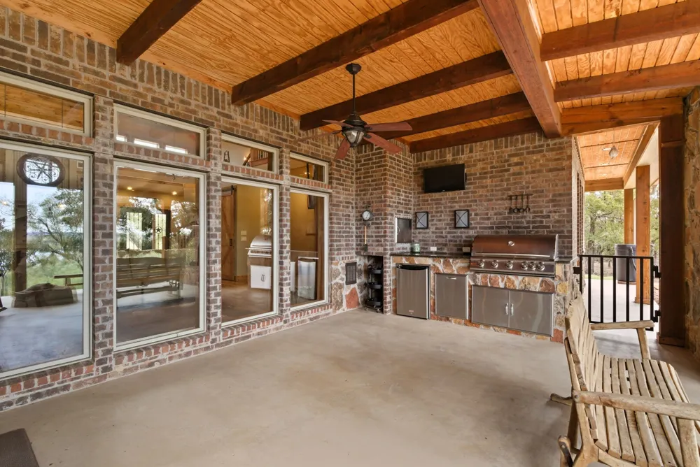 735 Gresham Lane Jacksboro, TX 76458